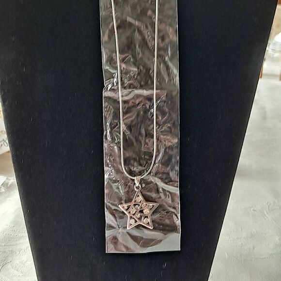 Ladies Star Necklace - Picture 6 of 7